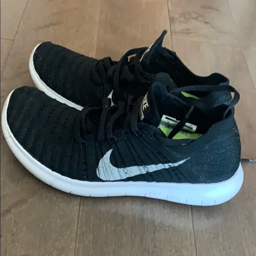 Black Nike flyknit